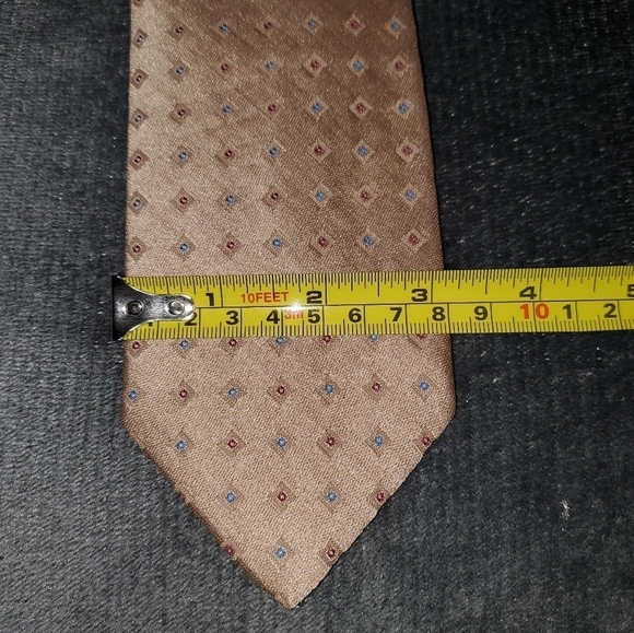 Gold Tie With Diamond Pattern New - Picture 4 of 7